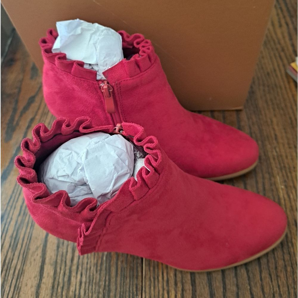 9 Perphy Red Microsuede Block Heel Ruffle Top Ankle Boots Booties - Picture 8 of 8